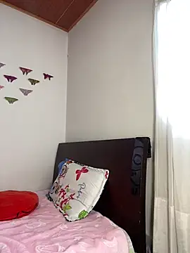 sophyy white online show from March 1, 2026, 9:28 pm