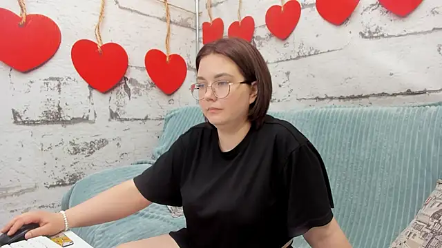 Sweetie Rozzy online show from May 2, 2026, 1:32 am
