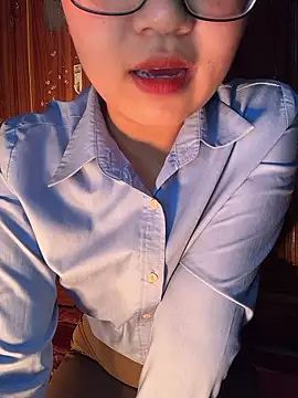 Snapshot of Bong_lovelyy chatting on January 9, 2026, 5:10 am Bong lovelyy online show from January 9, 2026, 5:10 am