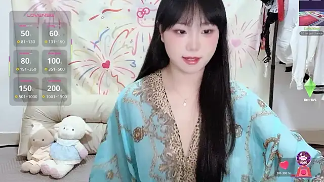 xiaoguai99 online show from May 6, 2026, 12:54 pm