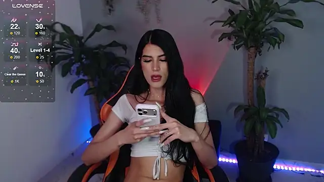 Snapshot of Lovely_bella_ chatting on April 24, 2026, 2:14 am Lovely bella online show from April 24, 2026, 2:14 am