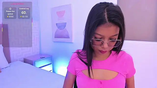 Alondra 2526 online show from January 17, 2026, 6:44 pm