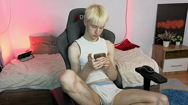 lucidangelok1 online show from June 25, 2026, 4:12 am