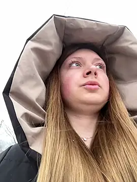 Snapshot of BlondeHott chatting on January 15, 2026, 7:24 am BlondeHott online show from January 15, 2026, 7:24 am