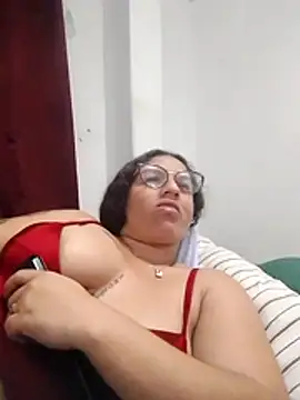 Snapshot of Caridad30 chatting on January 8, 2026, 3:42 am Caridad30 online show from January 8, 2026, 3:42 am