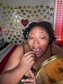 Chocolatebunnyxx96 online show from February 13, 2026, 4:58 pm