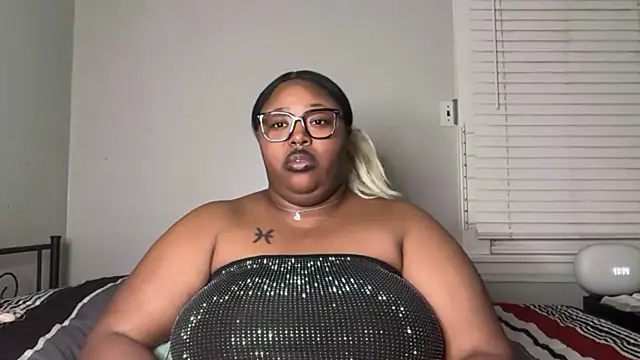 Snapshot of Chocolatebunnyxx96 chatting on April 2, 2026, 3:15 am Chocolatebunnyxx96 online show from April 2, 2026, 3:15 am
