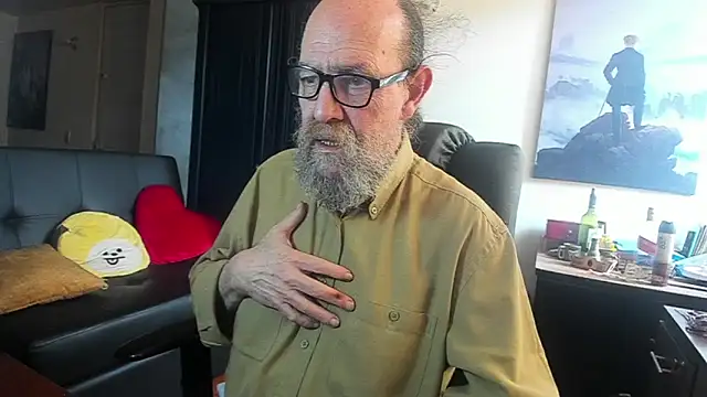 Snapshot of Uncle_Hottie chatting on June 2, 2026, 6:54 pm Uncle Hottie online show from June 2, 2026, 6:54 pm