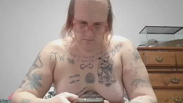 Snapshot of Flutterfli chatting on January 8, 2026, 4:42 pm Flutterfli online show from January 8, 2026, 4:42 pm