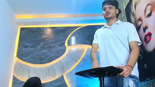 Lucas hot 20 online show from February 14, 2026, 5:26 am