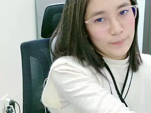 Snapshot of Shulee- chatting on January 15, 2026, 3:33 am Shulee- online show from January 15, 2026, 3:33 am