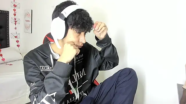 julian xx online show from February 27, 2026, 7:36 pm