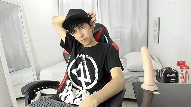 julian xx online show from March 16, 2026, 8:13 pm