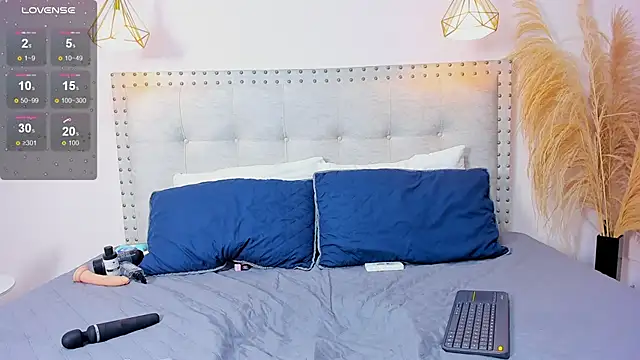 Mia dolls18 online show from February 1, 2026, 3:16 am