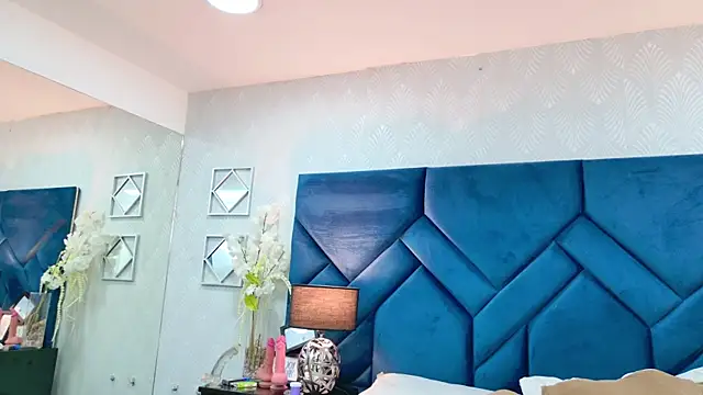 CintiaHolms online show from March 13, 2026, 2:51 am