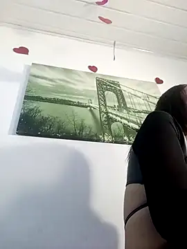 honeyluxe  online show from February 26, 2026, 4:11 am