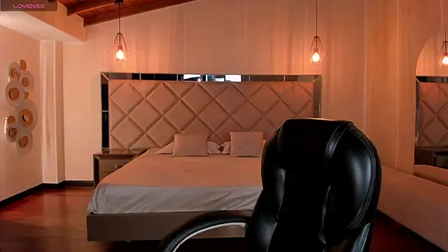 KayraLanne online show from April 2, 2026, 3:37 am