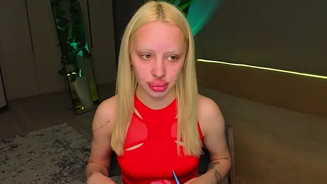 Snapshot of Luna_Beverly chatting on May 21, 2026, 8:38 pm Luna Beverly online show from May 21, 2026, 8:38 pm
