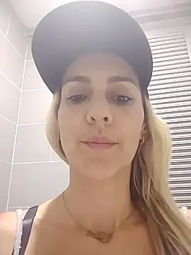 Snapshot of Monita_Med chatting on March 23, 2026, 1:31 am Monita Med online show from March 23, 2026, 1:31 am