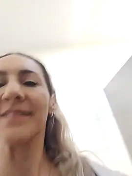 Snapshot of Monita_Med chatting on April 8, 2026, 1:44 pm Monita Med online show from April 8, 2026, 1:44 pm