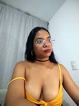 Snapshot of KATALINA_SANTANA_ chatting on April 18, 2026, 12:25 am KATALINA SANTANA online show from April 18, 2026, 12:25 am