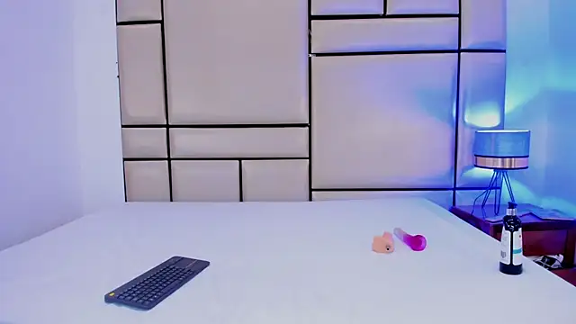 alejandra loppez online show from February 21, 2026, 7:48 pm