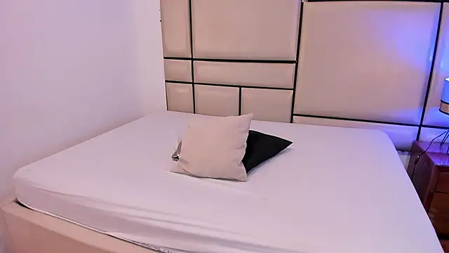 alejandra loppez online show from February 23, 2026, 7:33 pm