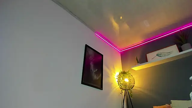 Kira Exe  online show from April 1, 2026, 1:41 pm