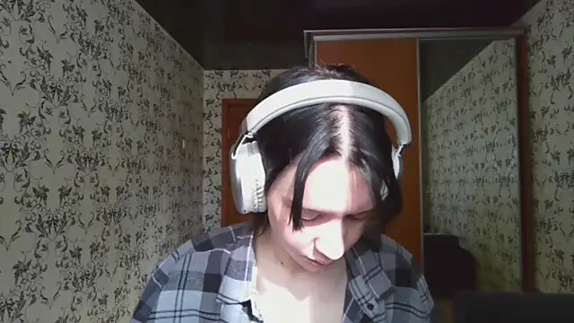 LxayBloom online show from March 19, 2026, 7:23 am