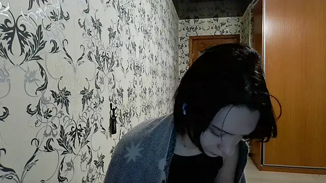 LxayBloom online show from April 21, 2026, 12:45 am