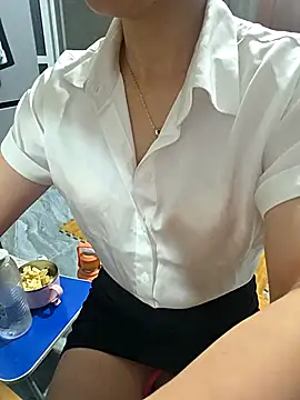 moon baby99 online show from March 28, 2026, 2:05 pm