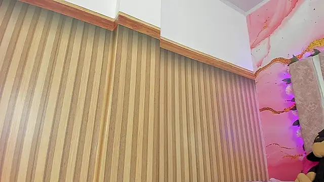 emily velvet   online show from February 9, 2026, 6:01 pm