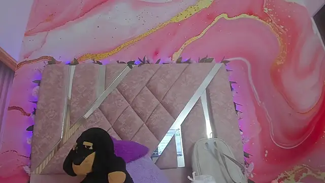 emily velvet   online show from June 5, 2026, 6:24 pm