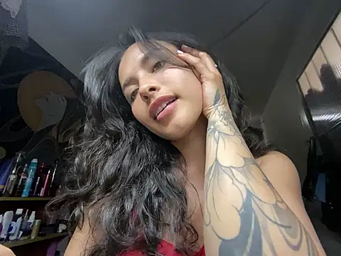 auroramooon online show from February 19, 2026, 6:15 pm