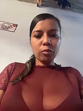 cinthia2011 online show from January 5, 2026, 8:45 pm