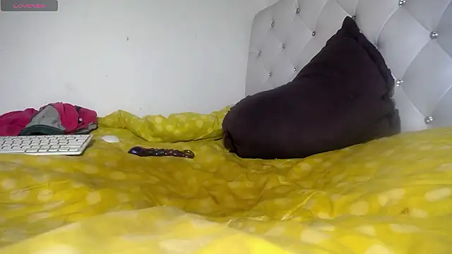 Esmeraldita788 online show from February 1, 2026, 9:24 pm