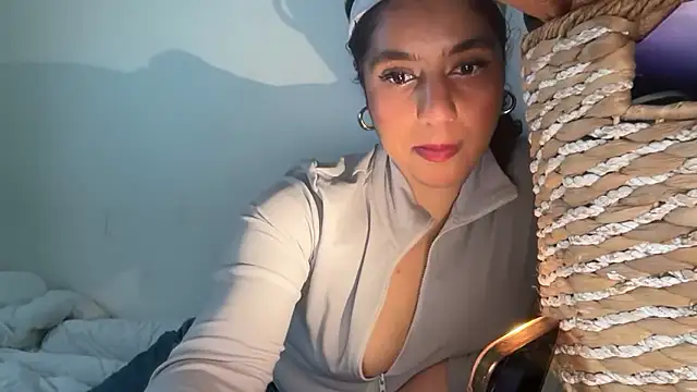 Snapshot of fayfay21@xh chatting on January 18, 2026, 4:33 pm fayfay21xh online show from January 18, 2026, 4:33 pm