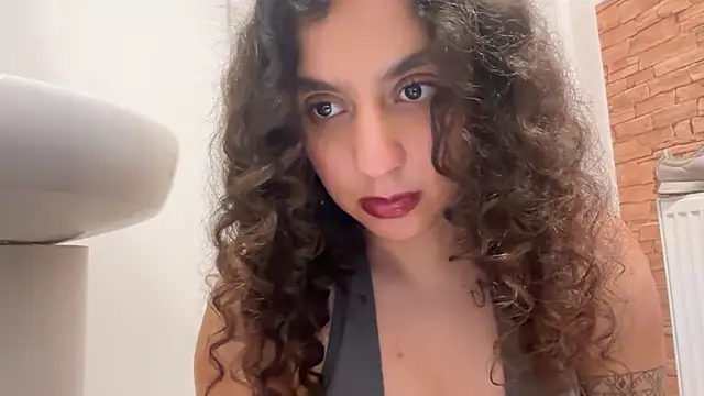 Snapshot of fayfay21@xh chatting on February 11, 2026, 7:19 pm fayfay21xh online show from February 11, 2026, 7:19 pm