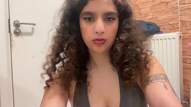 Snapshot of fayfay21@xh chatting on February 24, 2026, 6:17 pm fayfay21xh online show from February 24, 2026, 6:17 pm