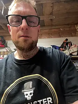 WIDBIGWHITECOCK online show from February 12, 2026, 6:08 am