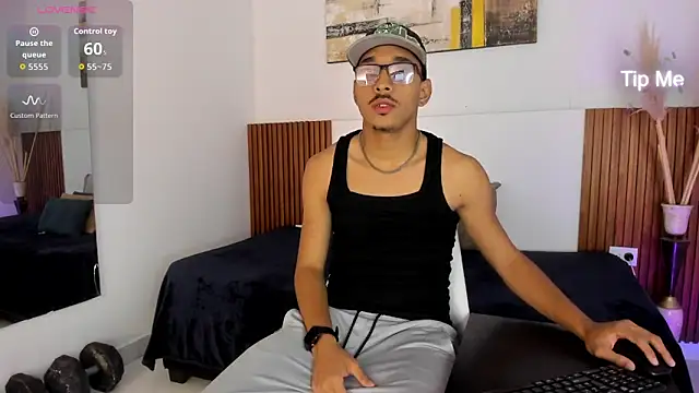 Julian Dark  online show from February 6, 2026, 4:28 am