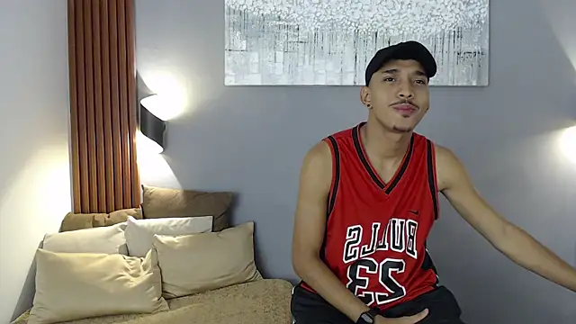 Julian Dark  online show from February 14, 2026, 5:15 am