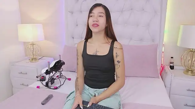 VioletFroost online show from January 11, 2026, 12:10 pm