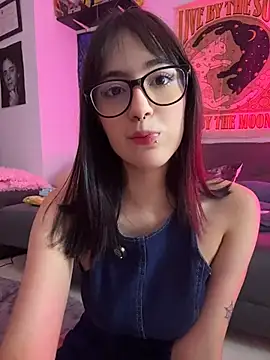 Snapshot of HinaSweet chatting on May 18, 2026, 1:02 am HinaSweet online show from May 18, 2026, 1:02 am