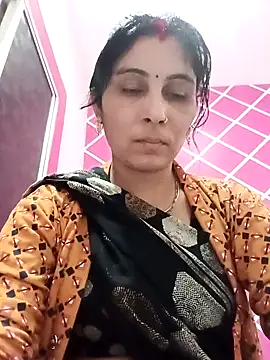 Snapshot of Hot_ree85 chatting on February 16, 2026, 5:36 am Hot ree85 online show from February 16, 2026, 5:36 am