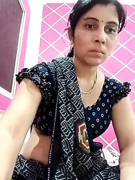 Snapshot of Hot_ree85 chatting on February 18, 2026, 9:05 am Hot ree85 online show from February 18, 2026, 9:05 am