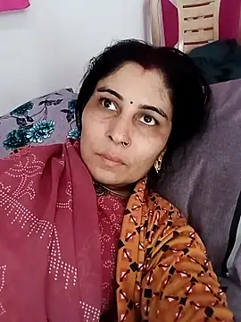 Snapshot of Hot_ree85 chatting on February 25, 2026, 4:11 am Hot ree85 online show from February 25, 2026, 4:11 am