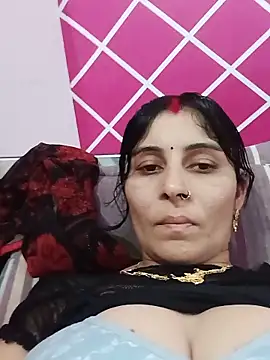 Snapshot of Hot_ree85 chatting on June 18, 2026, 9:36 am Hot ree85 online show from June 18, 2026, 9:36 am