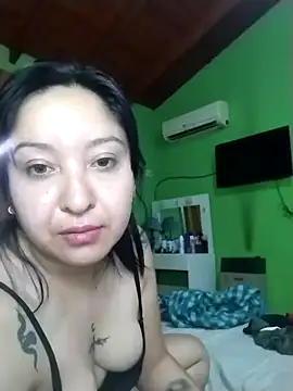 Johanna100718 online show from January 13, 2026, 1:11 am