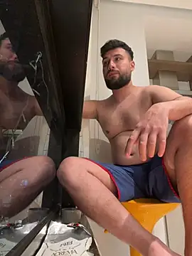 Snapshot of NinoEstouranel chatting on January 14, 2026, 3:01 am NinoEstouranel online show from January 14, 2026, 3:01 am